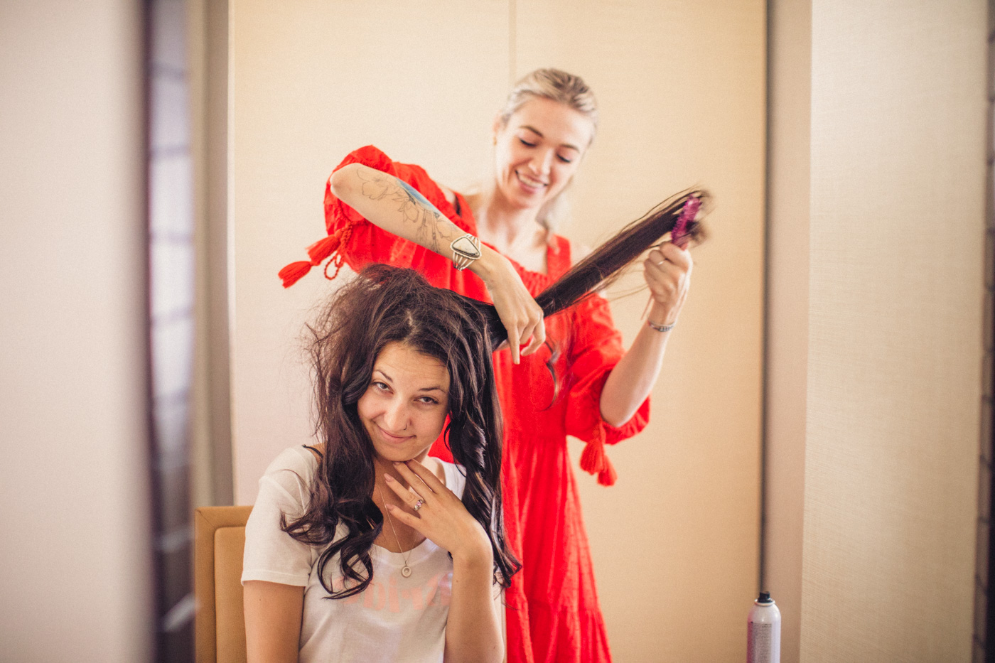 hilarious-bride-photo-getting-hair-done