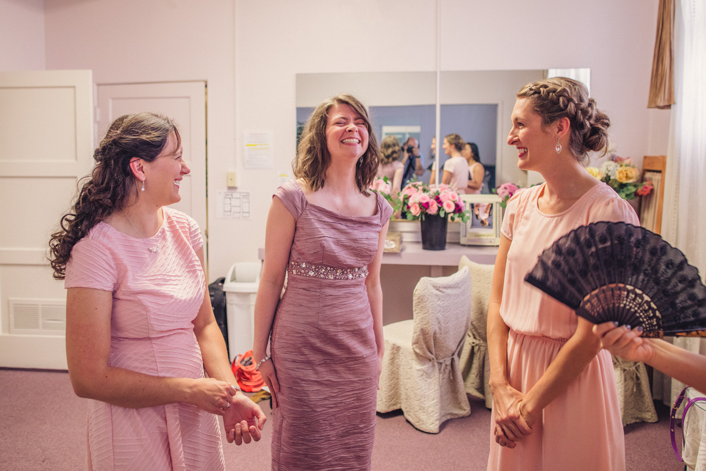 happy-laughing-bridesmaids
