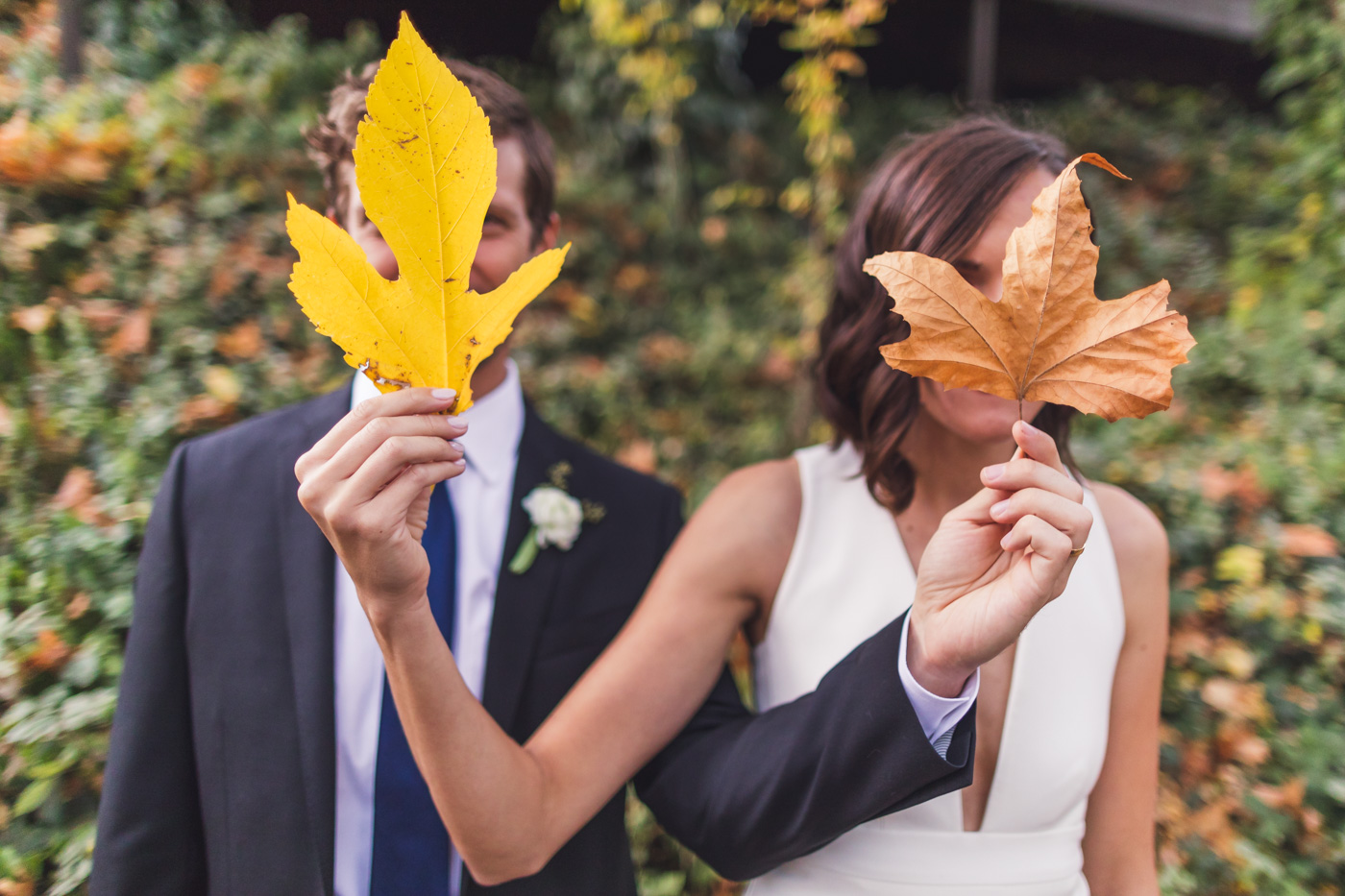 fun-silly-wedding-photo-leaves