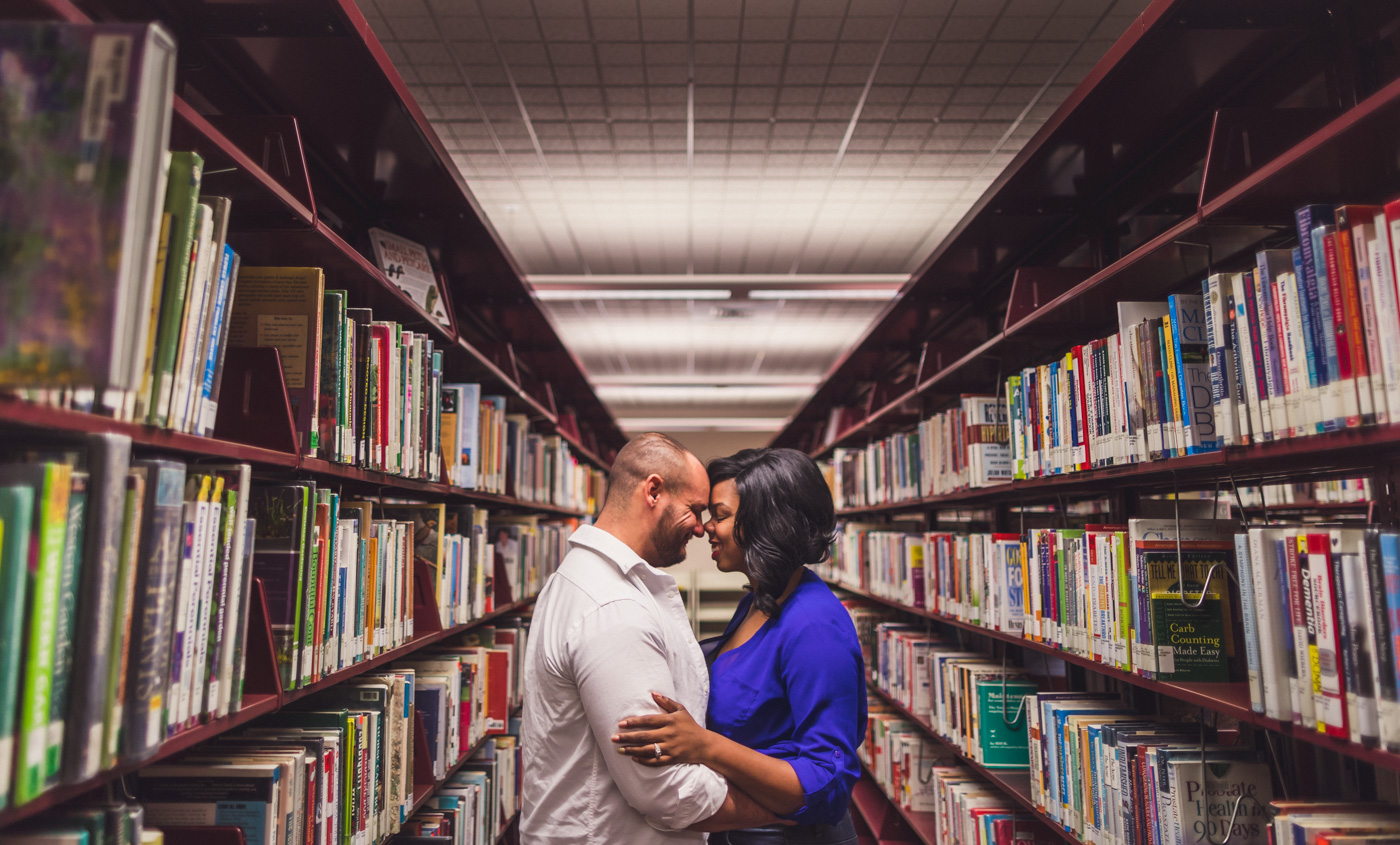 aaron-kes-photography-library-engagement-session