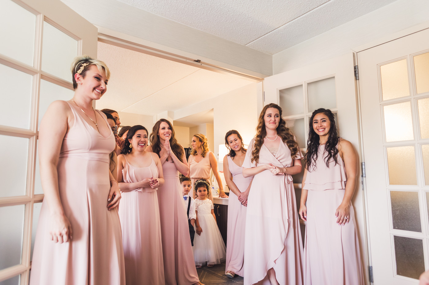 bridesmaids-look-at-bride