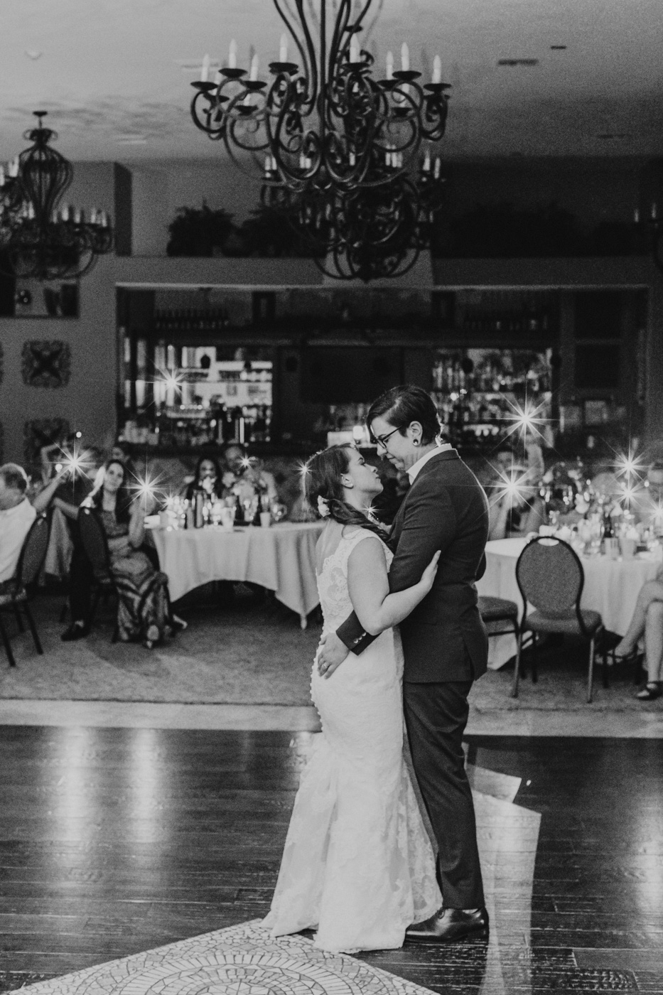 northern-arizona-wedding-first-dance-black-and-white