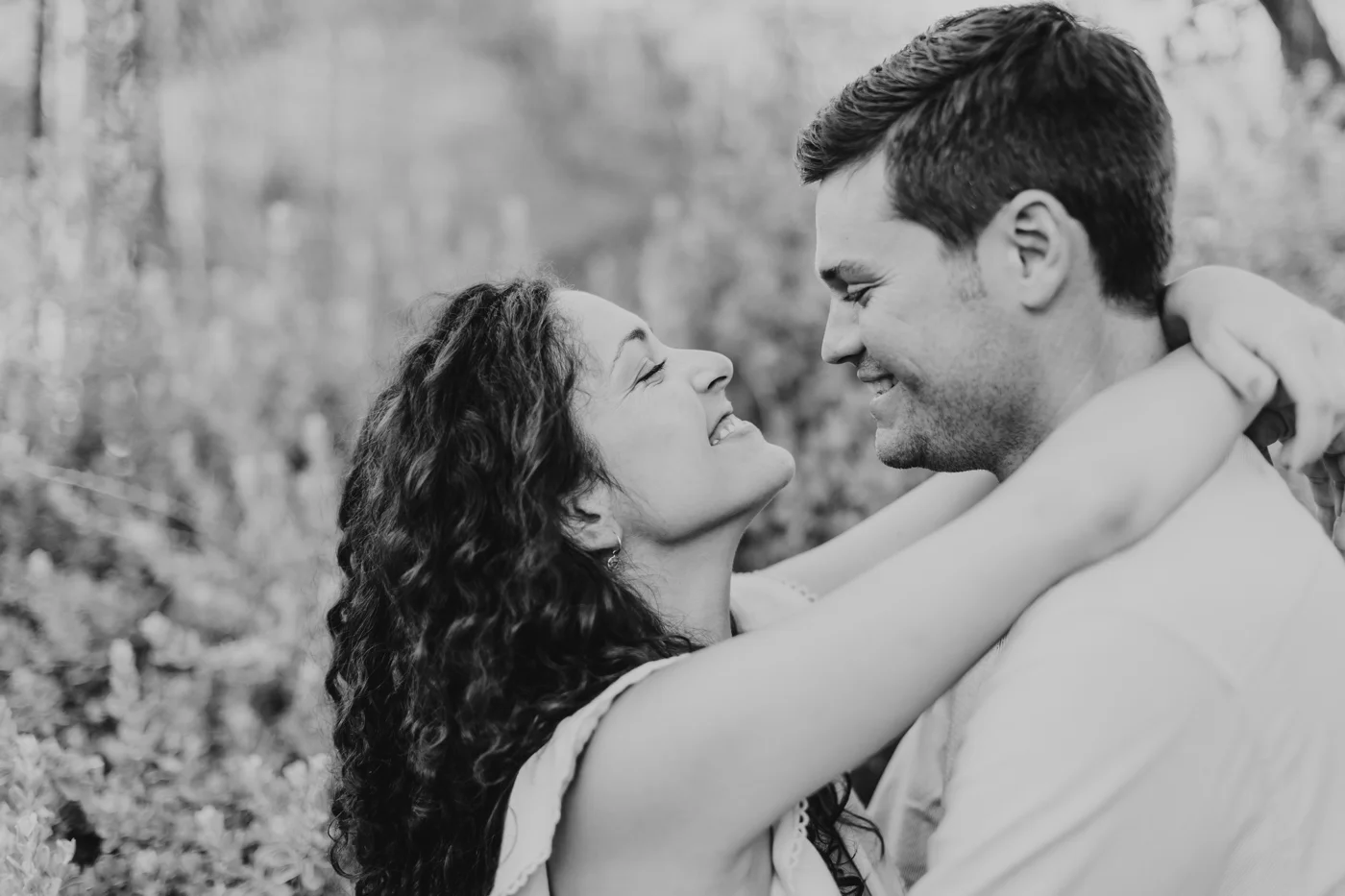 aaron-kes-photography-phoenix-arizona-home-engagement-session-16.jpg