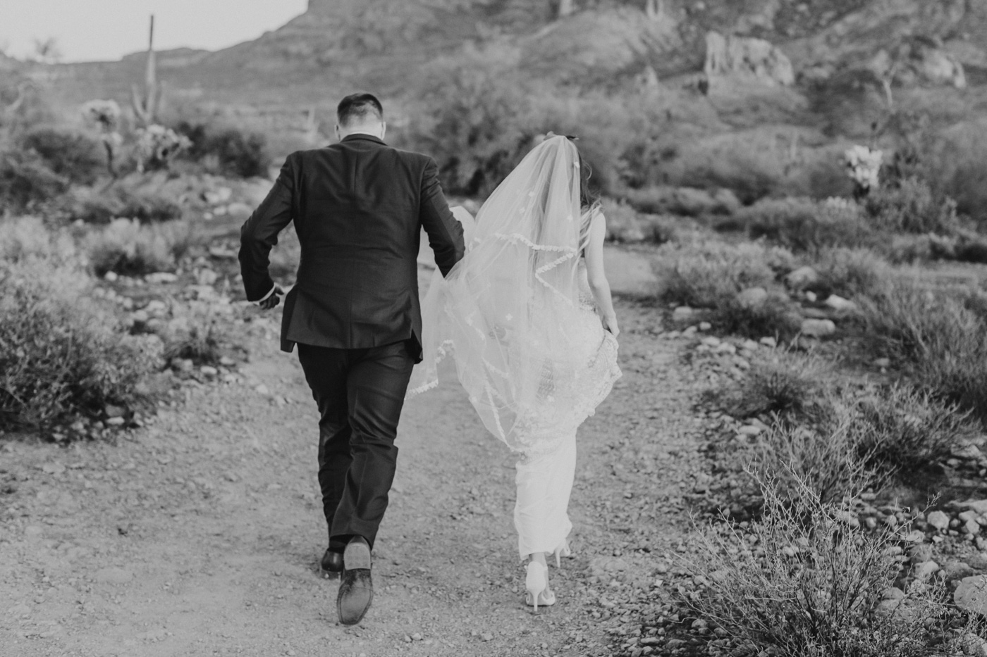 bride-and-groom-running-black-and-white