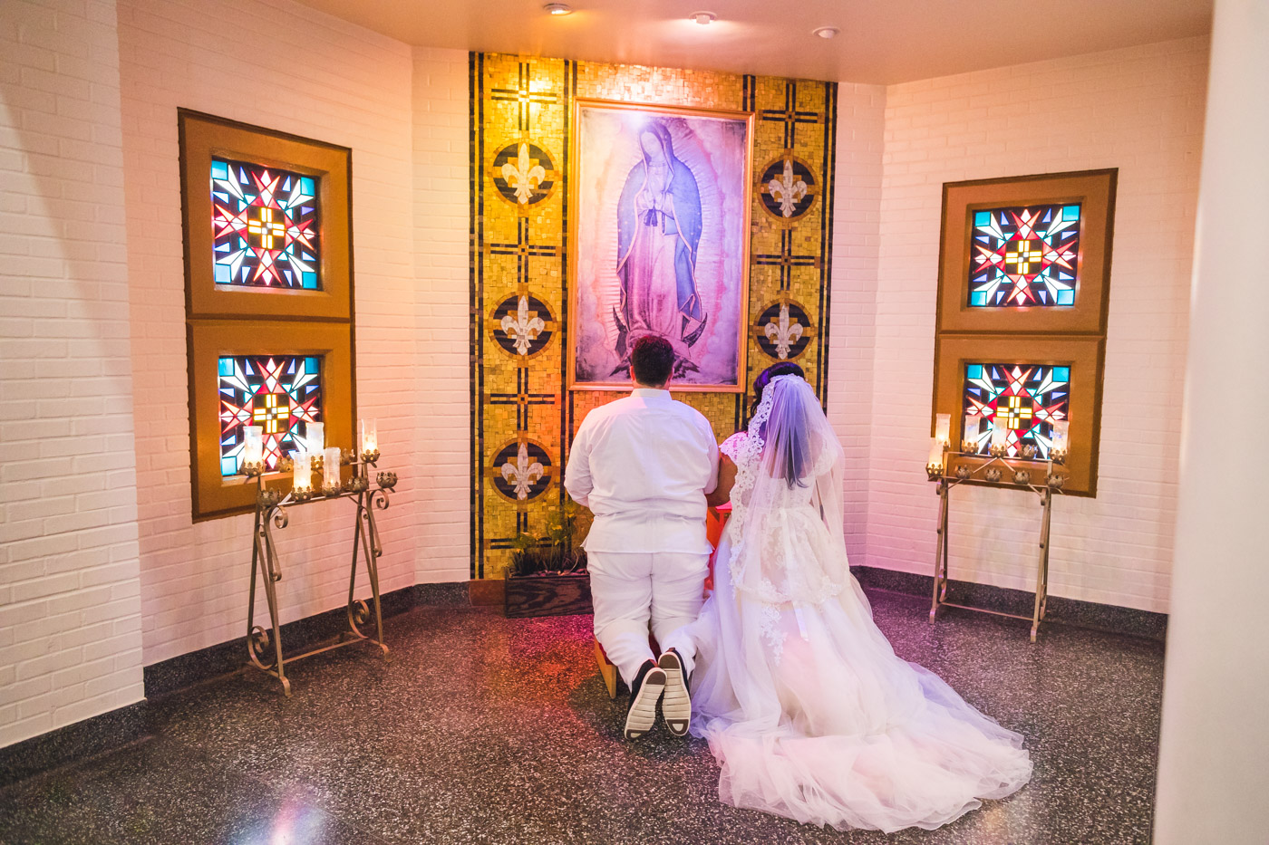 bride-and-groom-praying-together