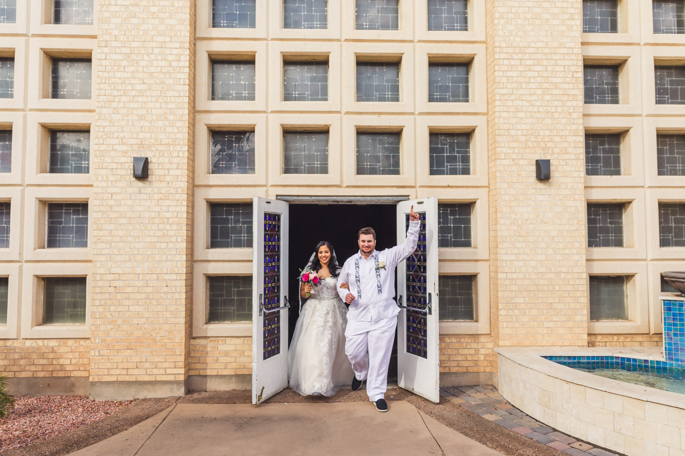 aaron-kes-photography-intimate-phoenix-wedding-at-st-gregory