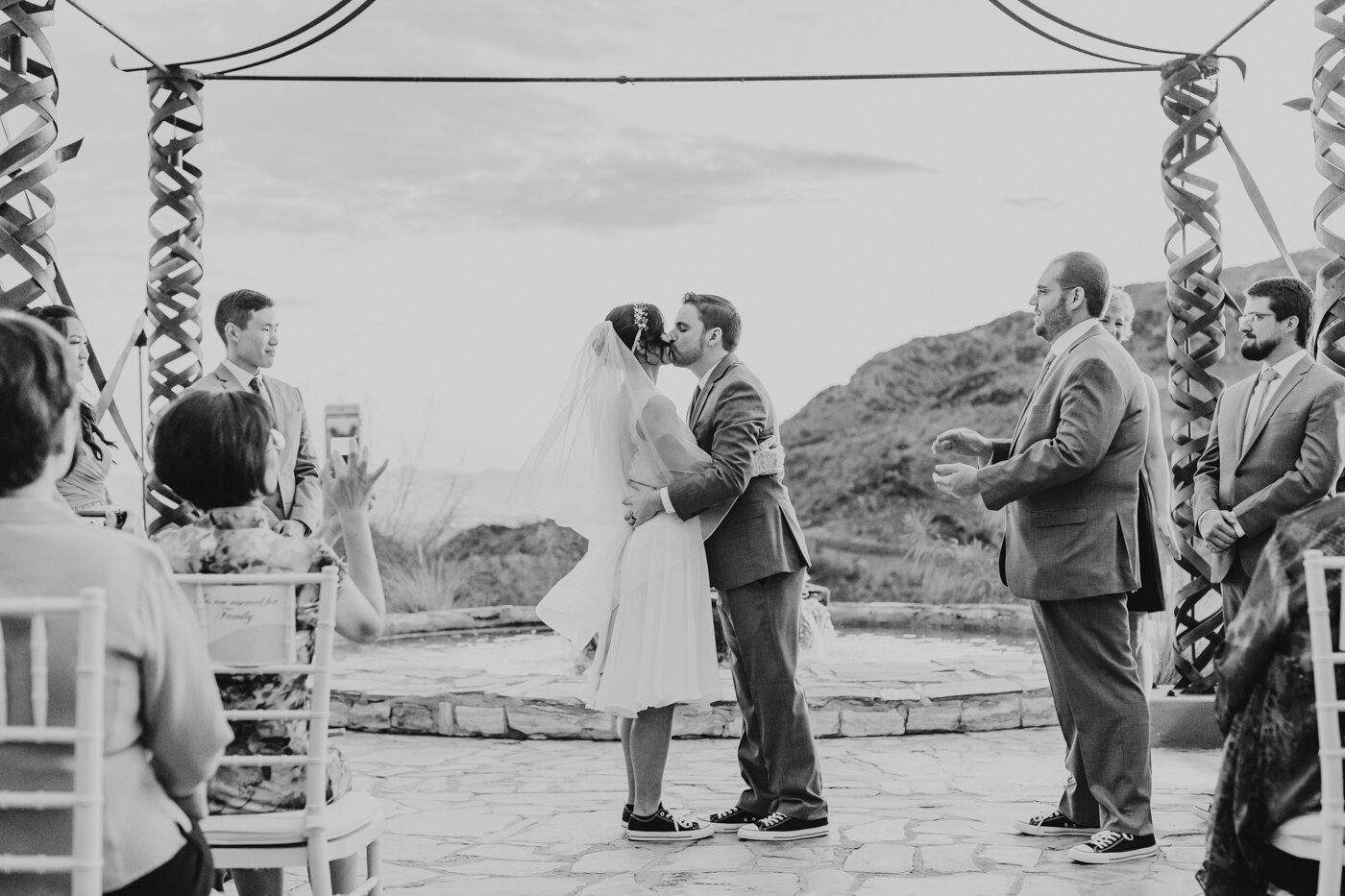 first-kiss-different-pointe-of-view-phoenix-wedding