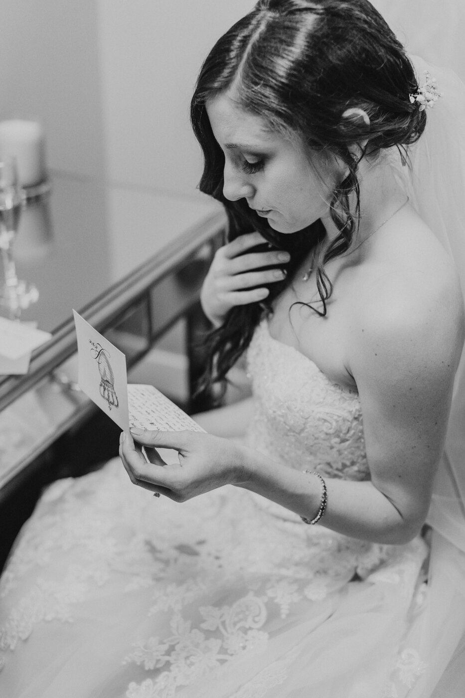 bride-reading-letter-black-and-white