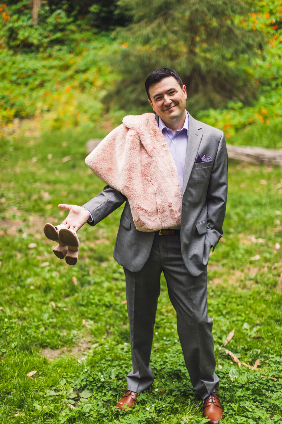 funny-groom-photo-holding-brides-things