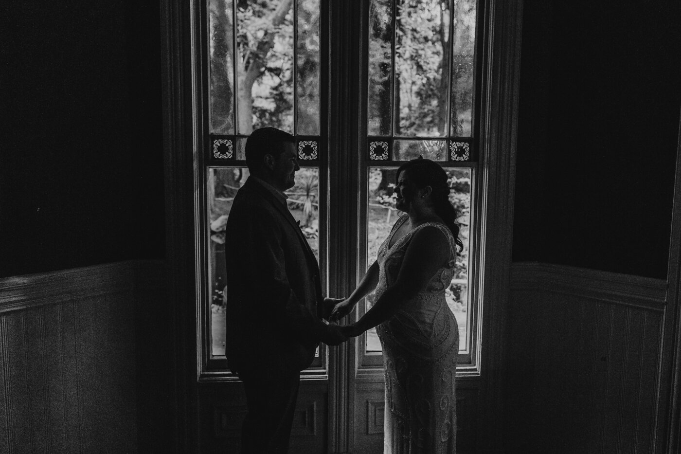 black-and-white-wedding-silhouette-photo