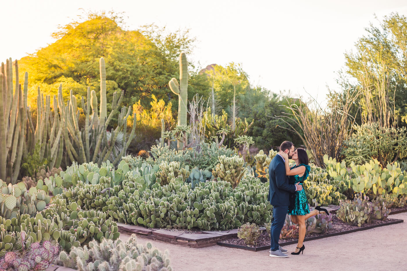 desert-botanical-garden-engagement-session-with-cacti