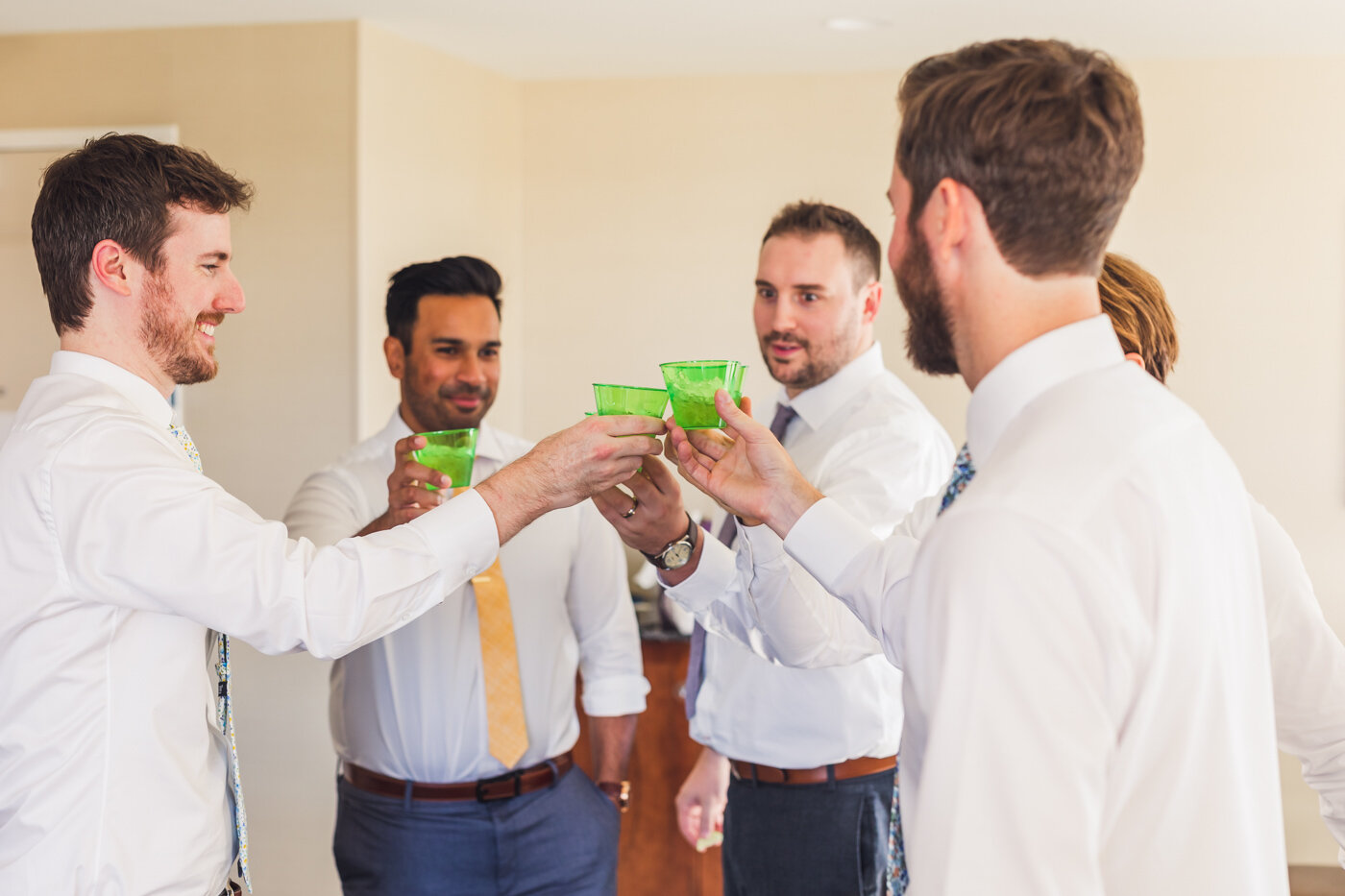 groomsmen-toasting