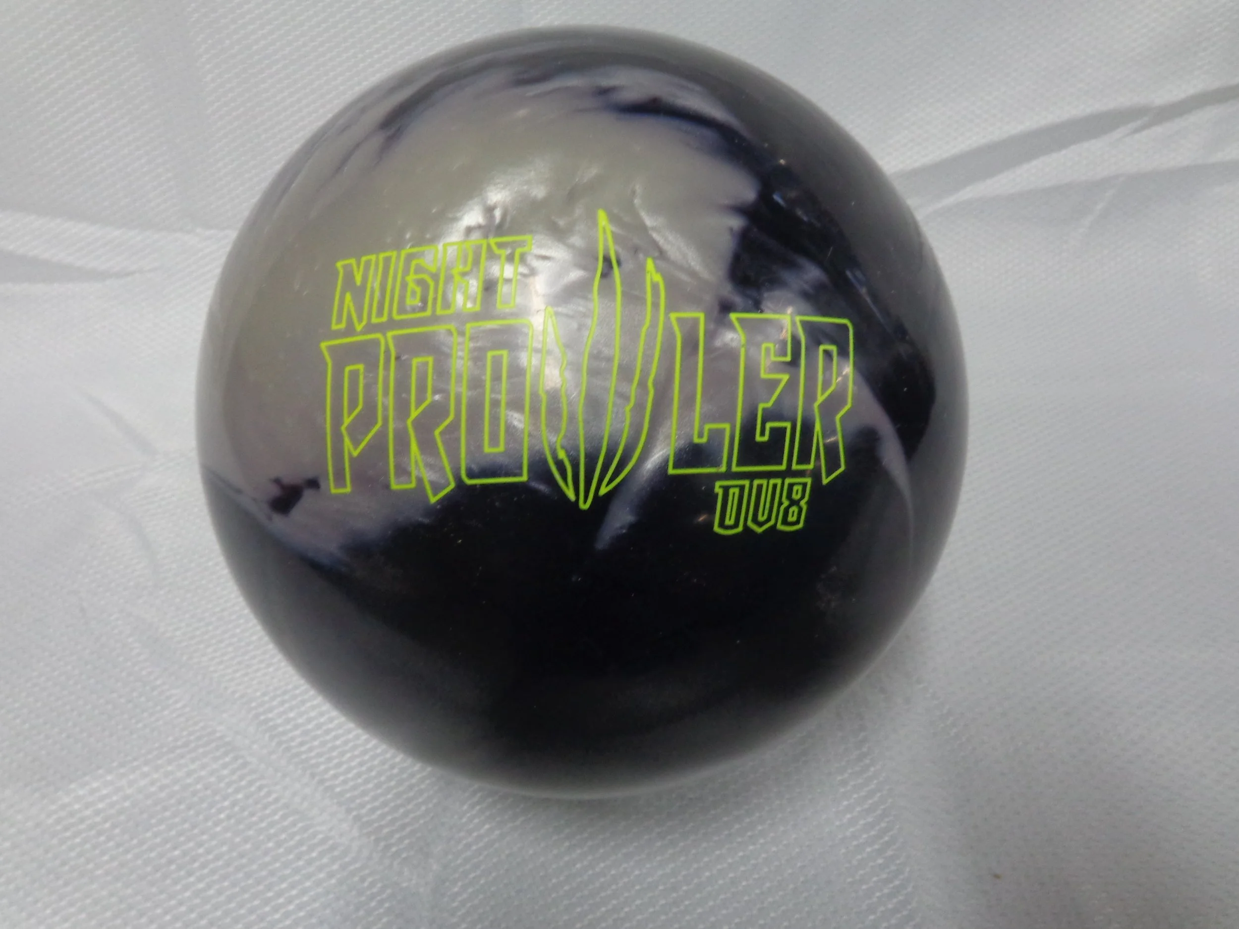 新品Night Prowler DV8 ボール 15 lb 希少特価品値下げ済 プロウラー［DV8］特価￥10,800（税込） ボウリング用品専門店プロ