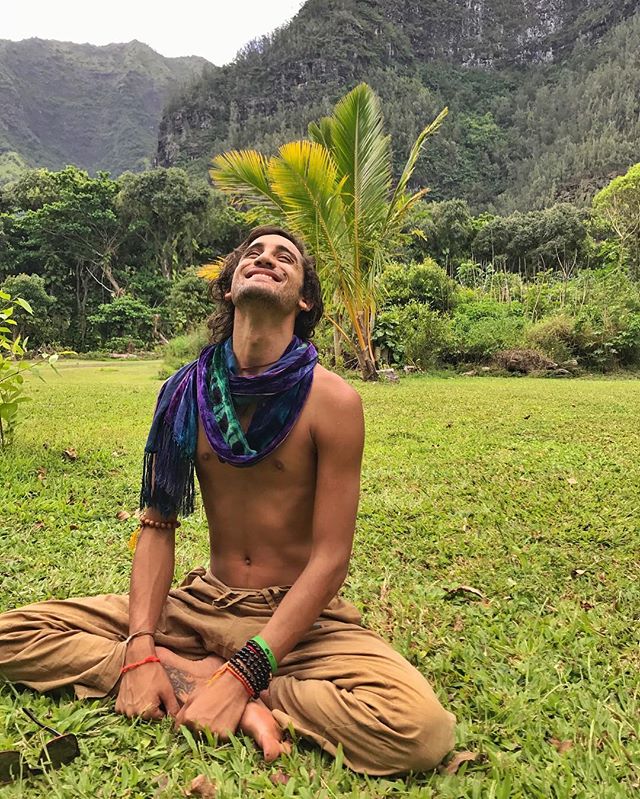 There is a softness to the strength of •trusting• that everything in life will work out just as it needs to 🕊 📸💕 @life_of_romney #kauai #magic #lovelife #trust #universe #siddhi #activation