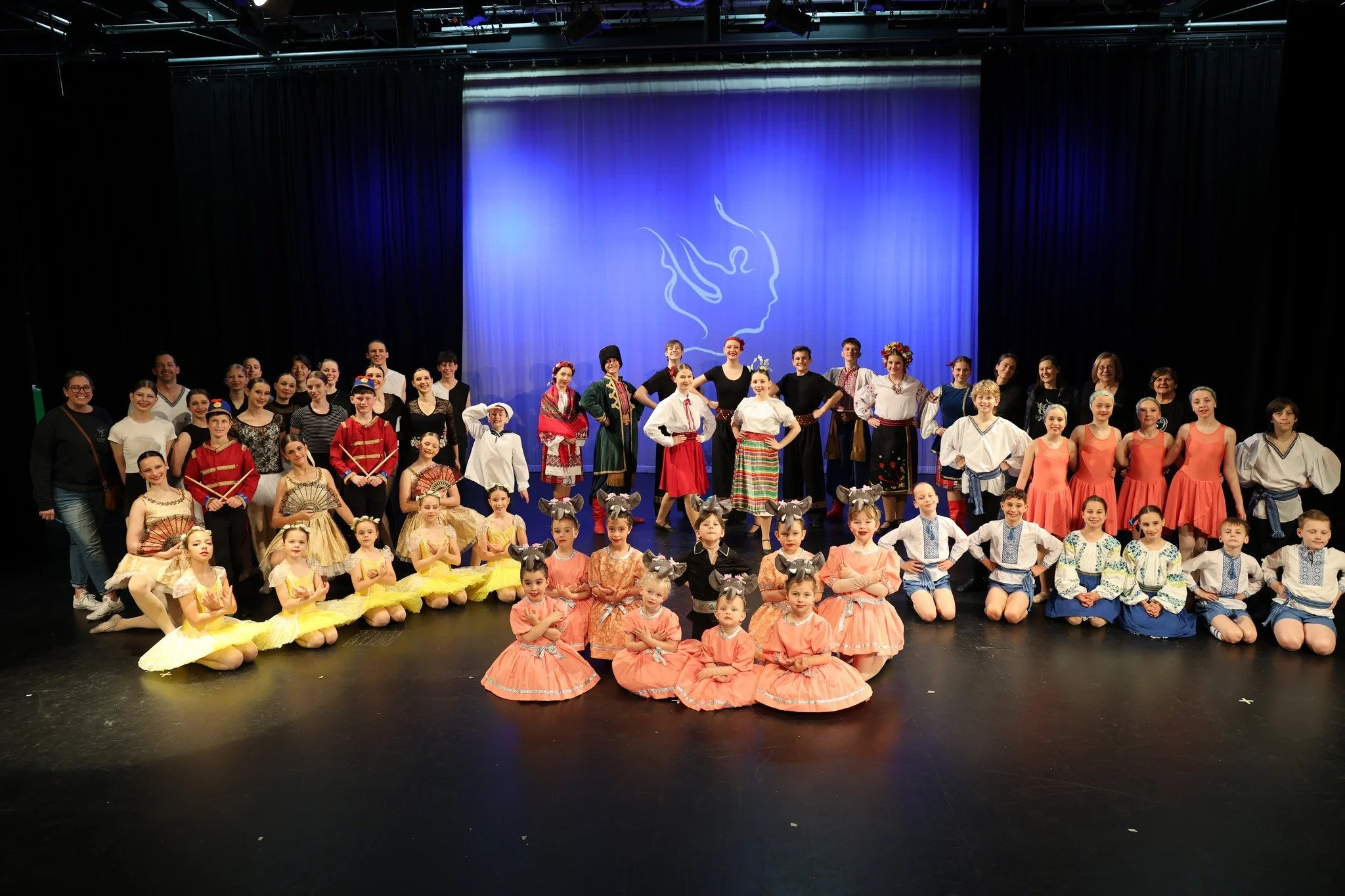 Congratulations to the Lehenda School students for a wonderful annual concert! We are so proud of all of the wonderful students and grateful for our teachers, crew and fabulous Lehenda community 💙💛
Here are some before and after group photos!
We