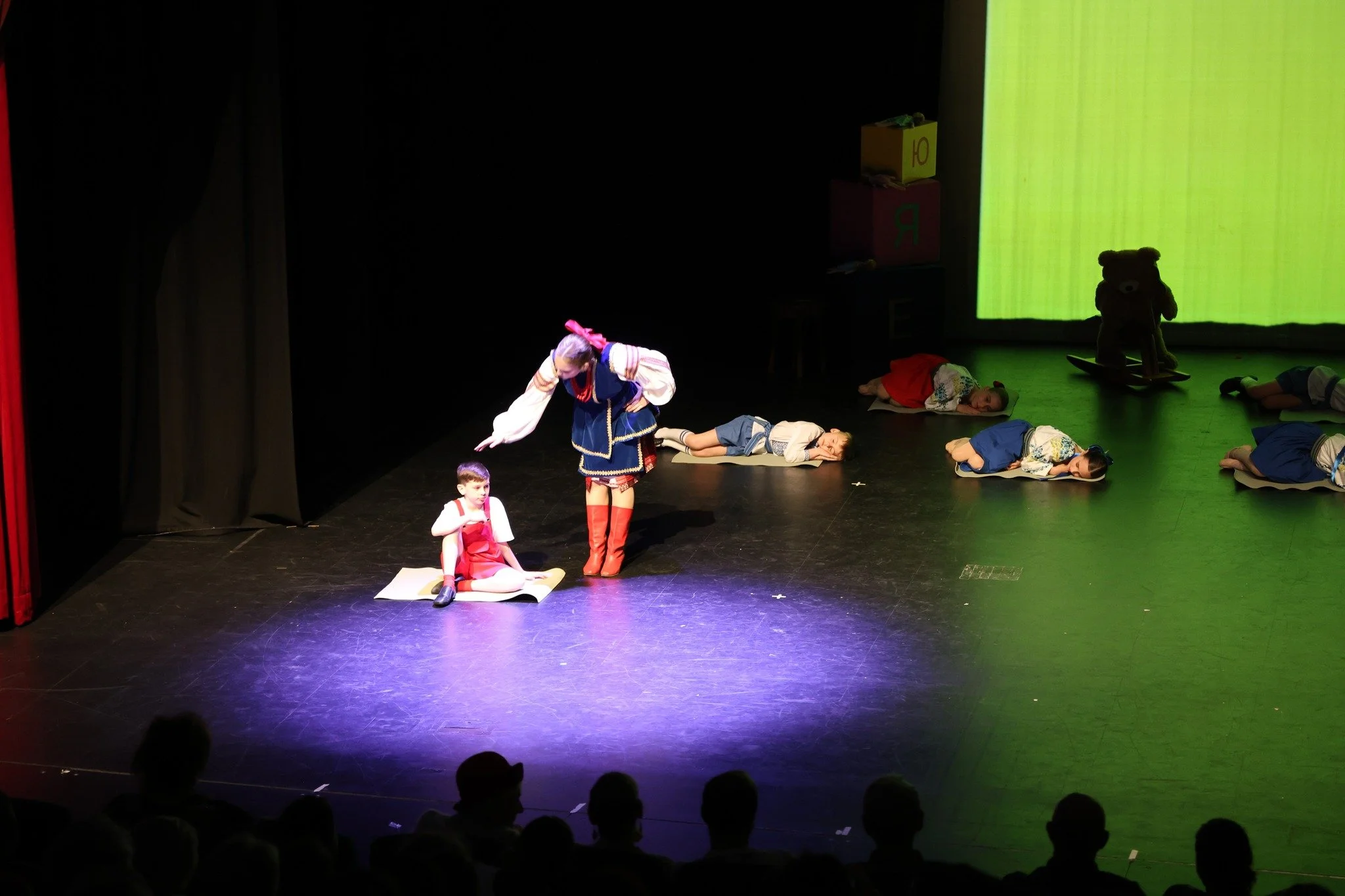 Annual Concert!
As Petryk Pyatochkin Counted Elephants | Як Петрик П’яточкін слоників рахував
Images: David Inggall Alex Dechnich