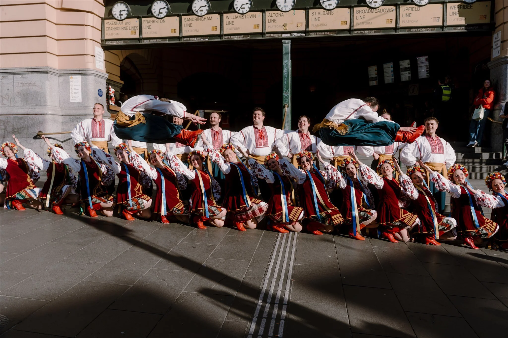 When the heart beats Ukrainian, every corner of the city becomes a dance floor. 💃💙💛
Yes &mdash; even Flinders Street Station! 🇺🇦✨

📸 @editlifemedia 

#UkrainianDance #lehendaukrainiandancecompany  #UkrainiansInAustralia #MelbourneMoments #Flind
