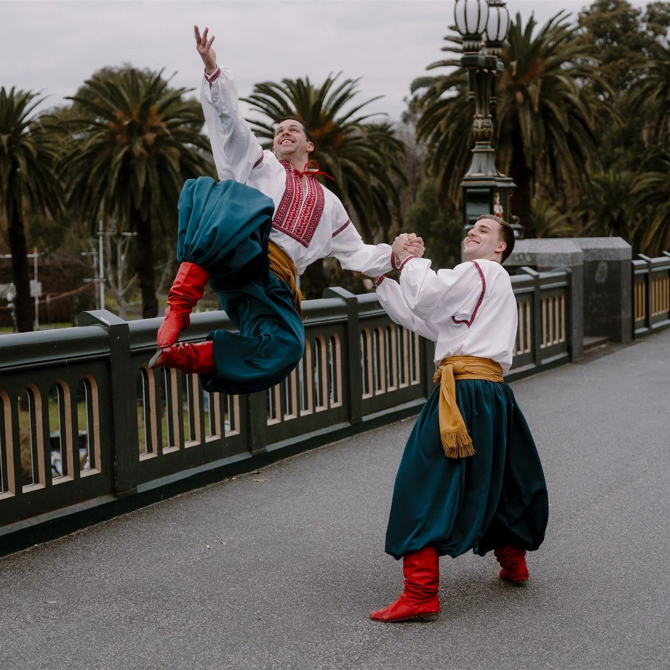 Just another day in the city 😆

#kozaks #ukrainiandancers #lehendaukrainiandancecompany