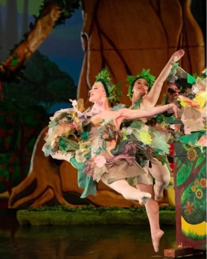 WINTER SCHOOL TEACHER SPOTLIGHT 

Joining us all the way from Canada, meet Lauren Dzenick! 

Lauren brings over 21 years of dance experience and has trained and performed at the highest levels of Ukrainian dance. After dancing with a semi-professiona