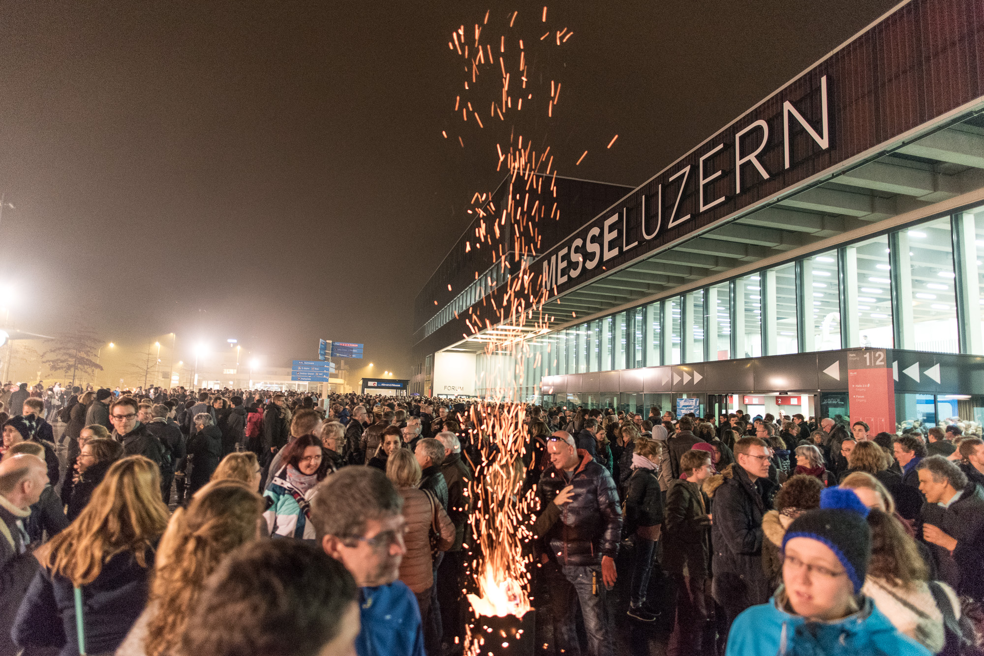 Nikon D 750, AF-S Nikkor 1.8 20 mm G ED , 1/40 sec, f 2.0 , 450 0 ISO, Sättigungsrücknahme in Lightroom