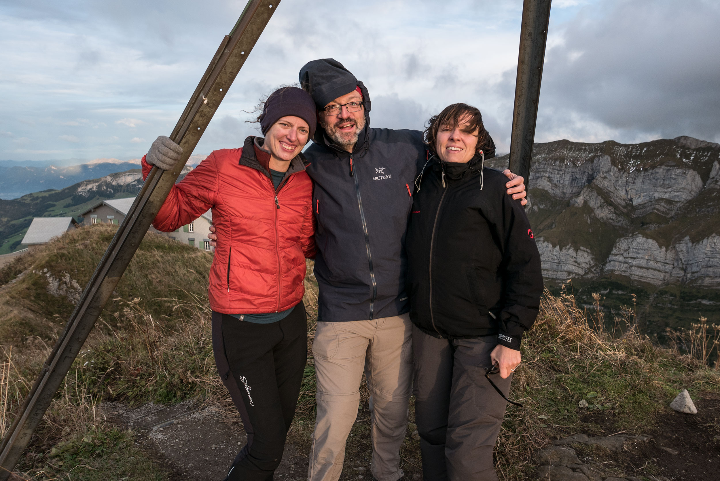 Sturm auf dem Schäfler // Storm on the Schäfler: Denise, myself and Ursula