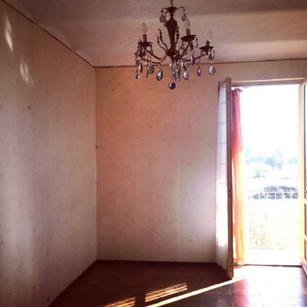 The 2 rooms in this tiny house are full of unbelievable ambience, even with the old wall paper and curtains. 