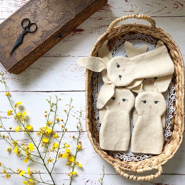 Ok friends, I think I’m officially back from my winter hibernation. It wasn’t really intentional, I think maybe I have felt a little more introverted since having V. I really miss everyone and sharing work and chatting so I guess that mea