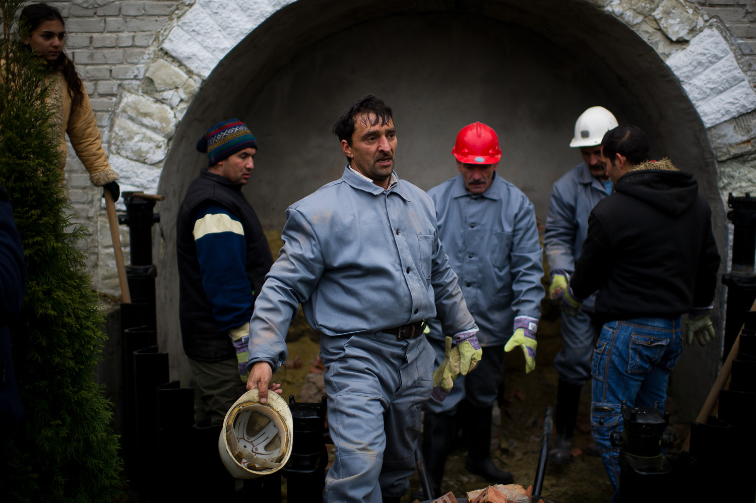 After more than 20 years, the bricks blocking the entrance of the Farkaslyuk Mine, shut down in 1990, are being knocked down. According to the hopes of the entrepreneur and the locals, the reopened mine would create more than a thousand jobs.