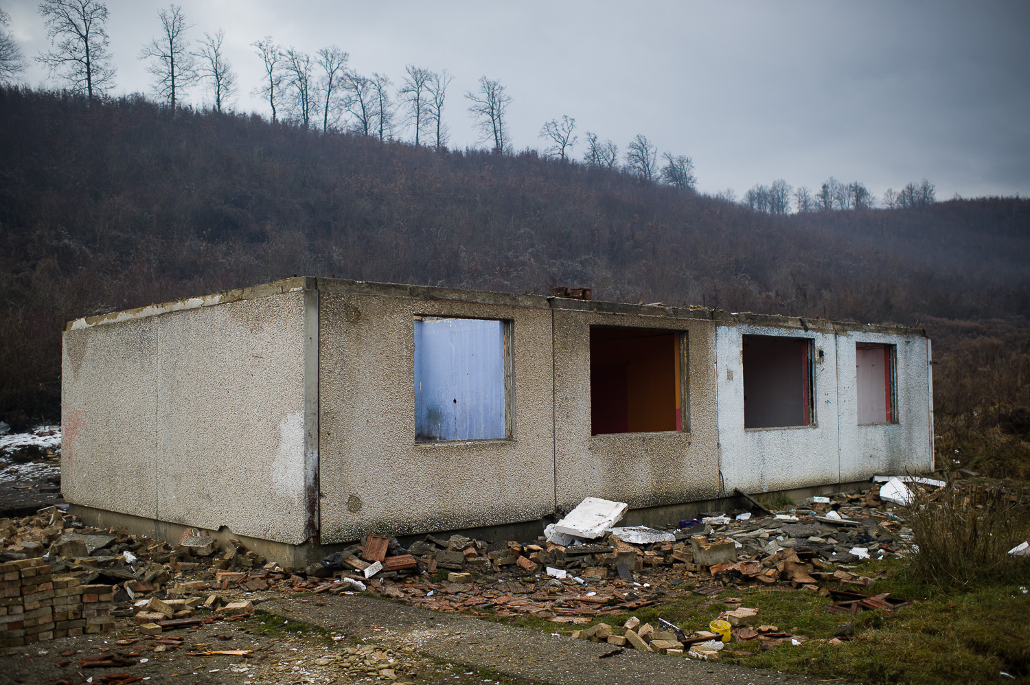 As the inhabitants were stealing electricity, the provider removed even the pylons from around the houses at the end of the Roma settlement in Farkaslyuk. The inhabitants moved out, then plundered and took apart the houses.
