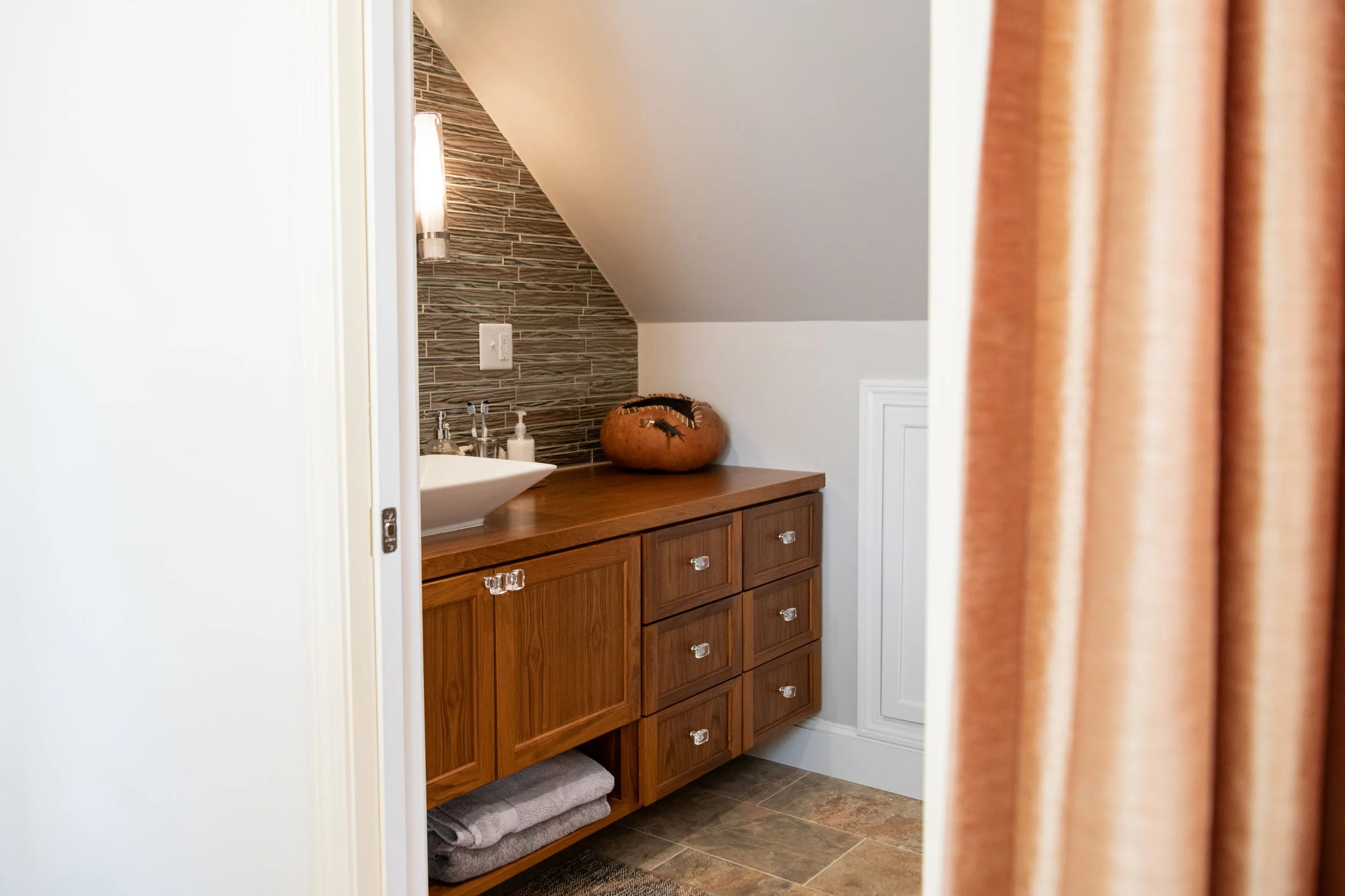 43Holbrook-Peek in.jpg