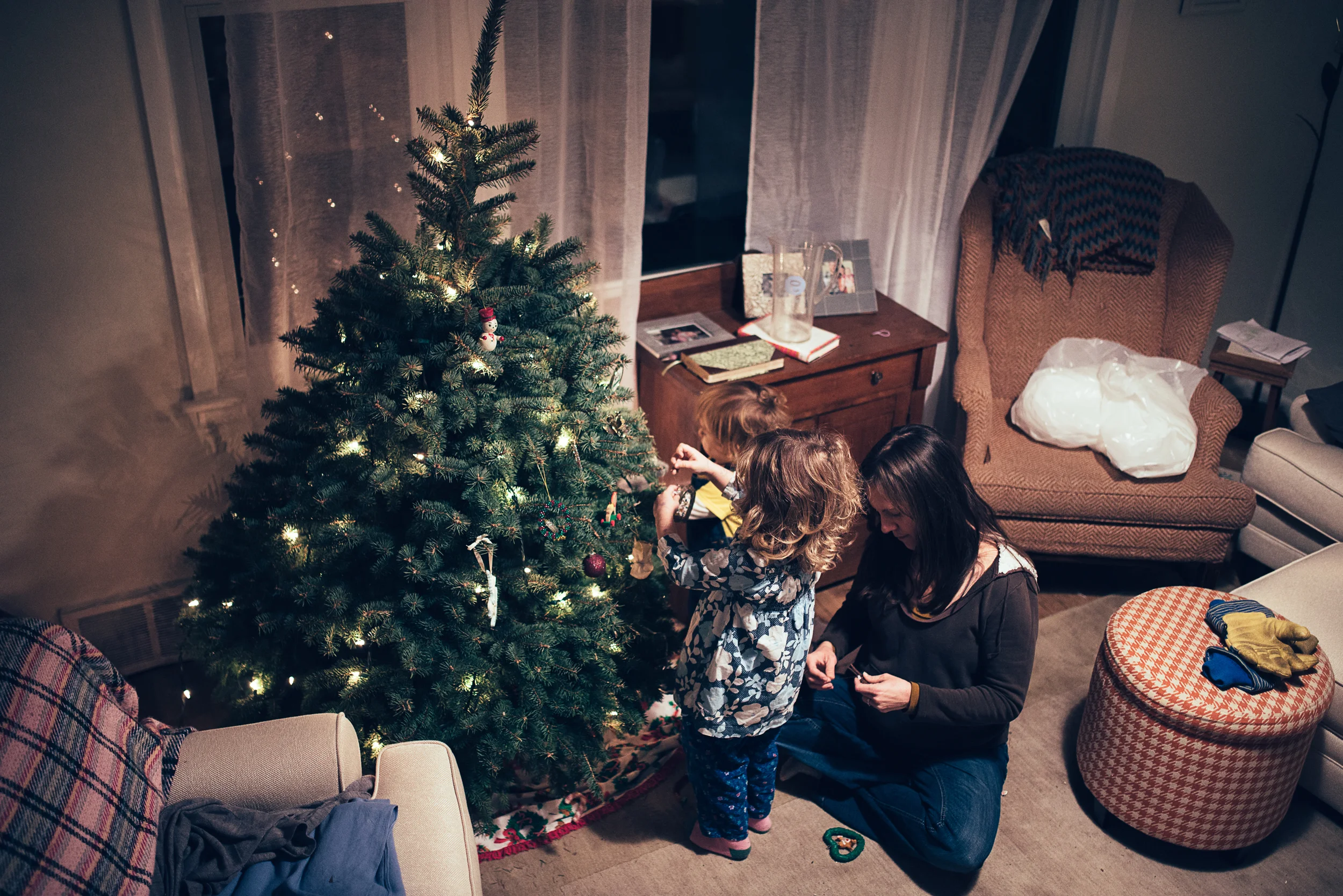 christmas-tree-decorating-6.jpg