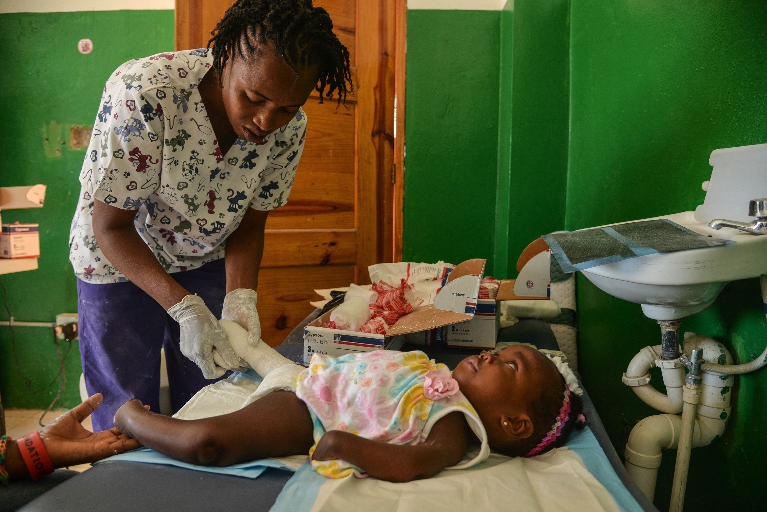 Carla receiving one of her casts in preparation for surgery. 