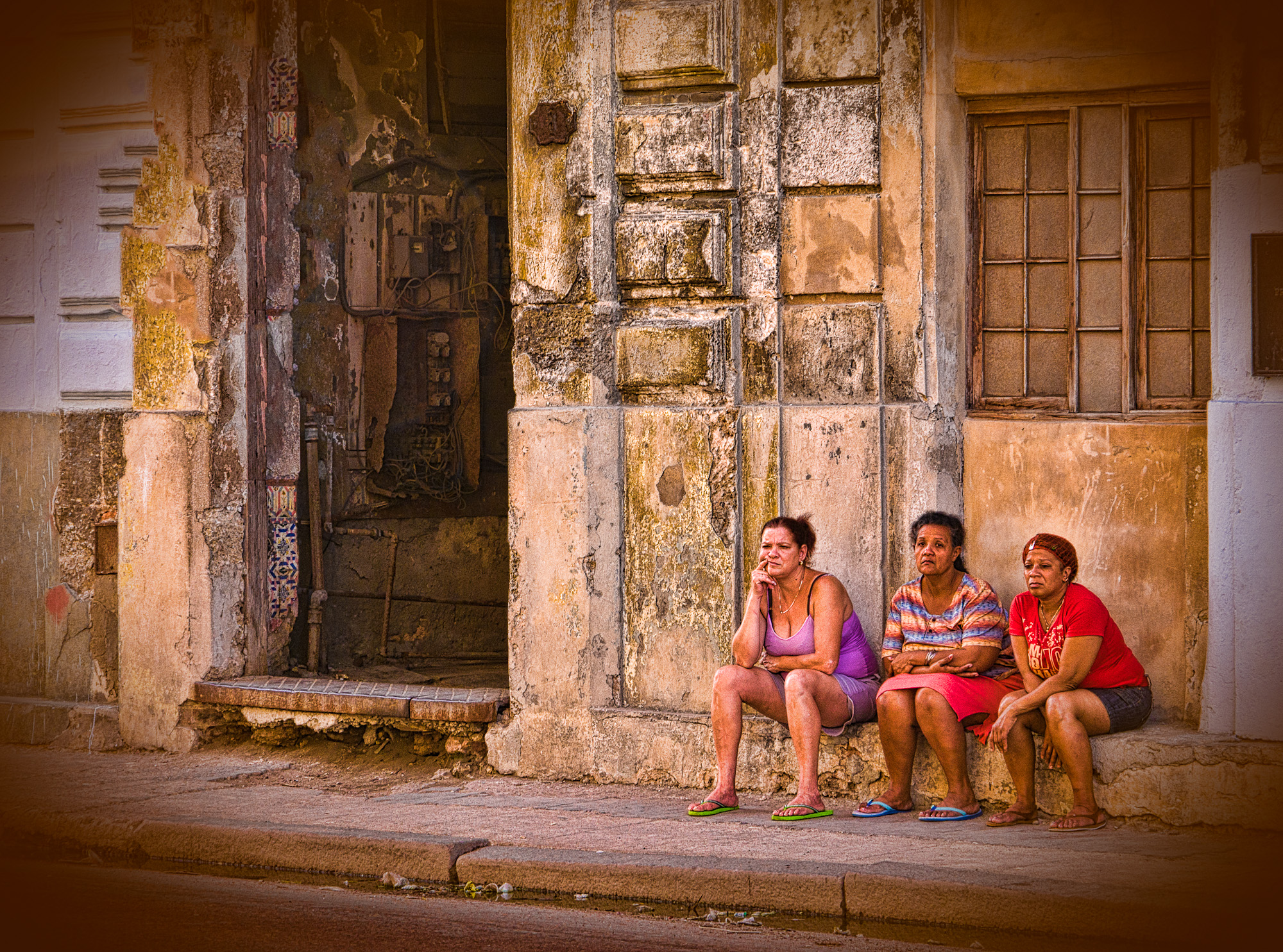 Bill_Barnett_Cuban Women on Street.jpg
