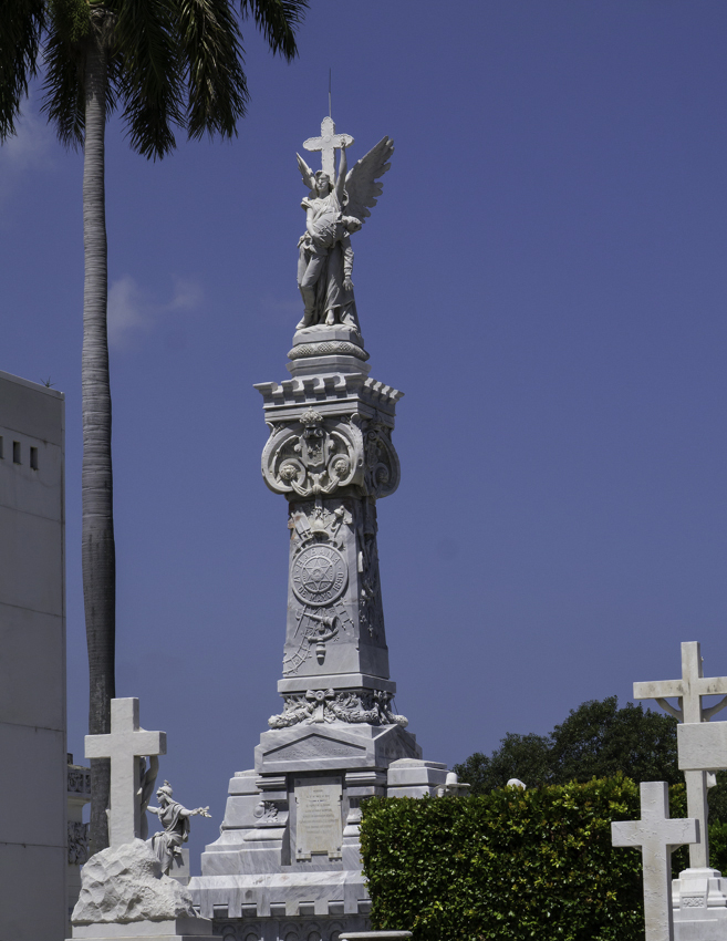 Mike_P1160038 Tallest monument Havana Cemetery Ltr-size.jpg