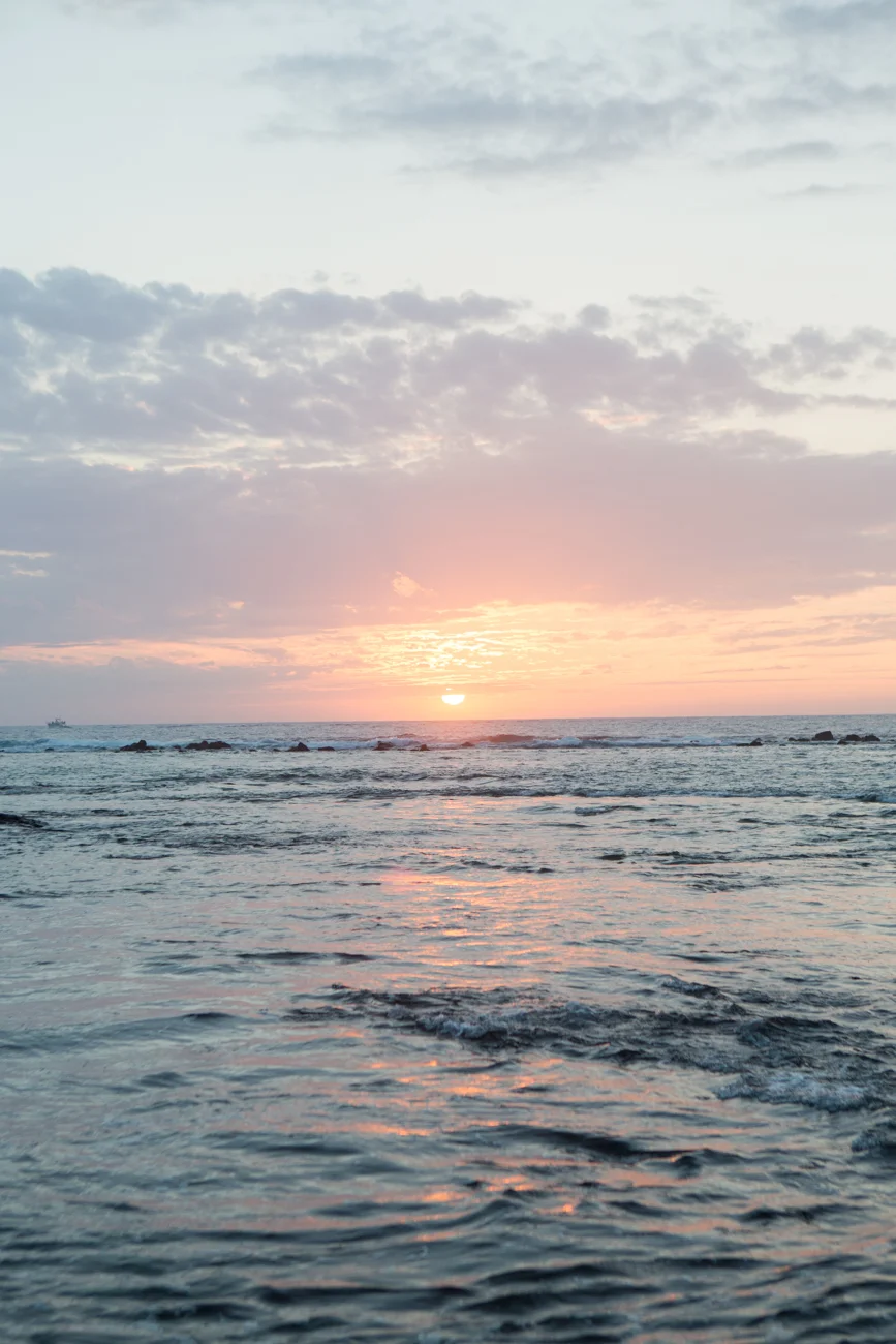 Hahaluu-Sunset_-Big-Island-Kona-Hawaii-Travel_Bolandia-Blog-9386.jpg