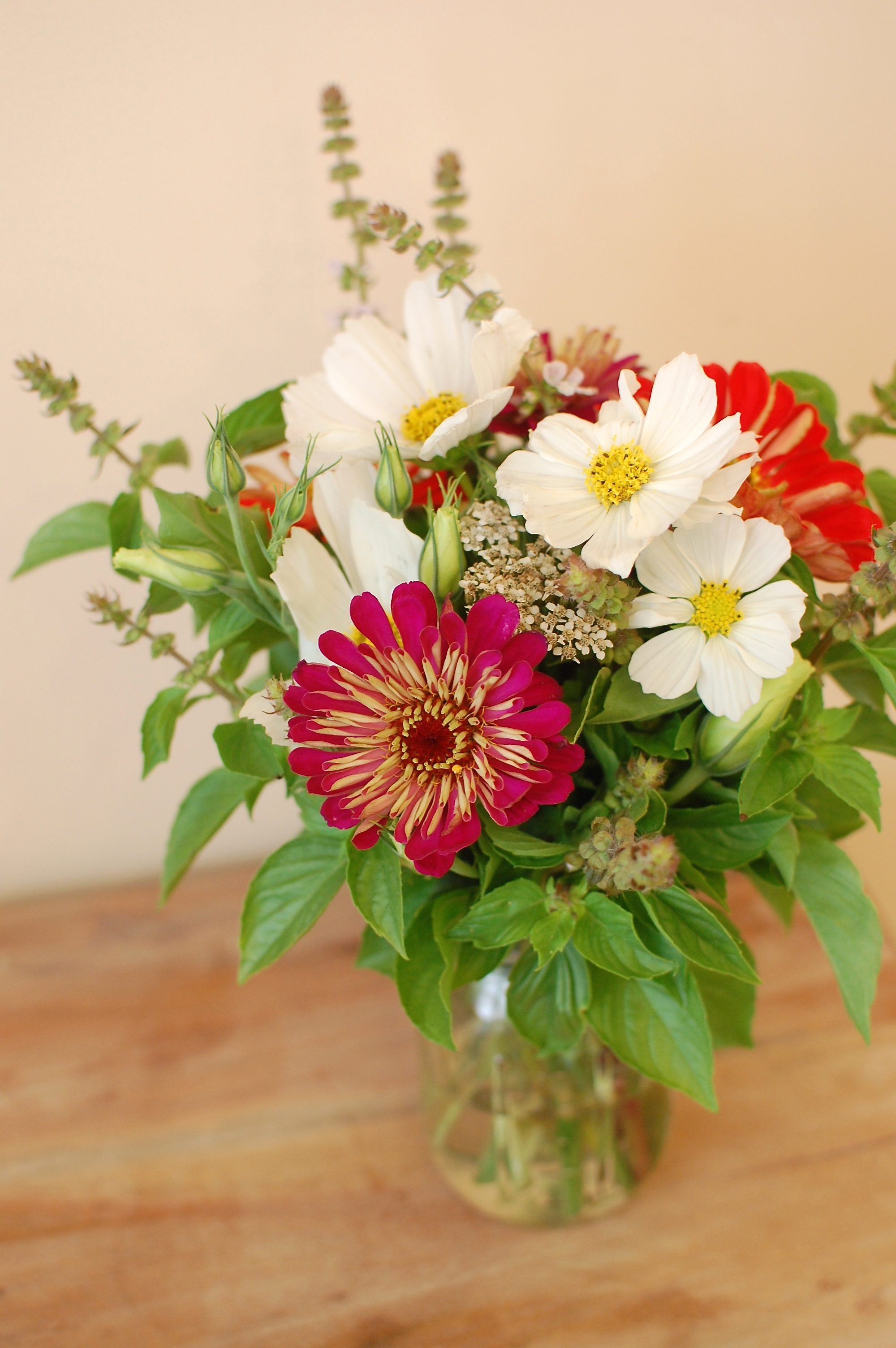I know, I know...again with the mason jar. It just goes so perfectly with these summer flowers!