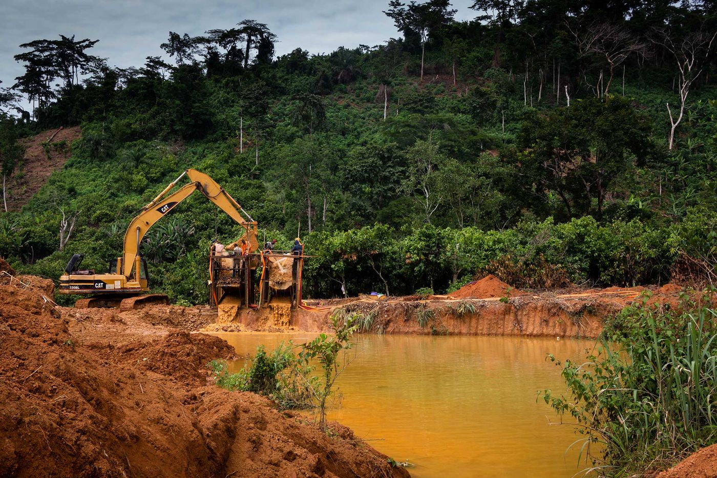A small-scale mining operation in Kibi, Ghana. PHOTOGRAPHER: RUTH MCDOWALL FOR BLOOMBERG BUSINESSWEEK