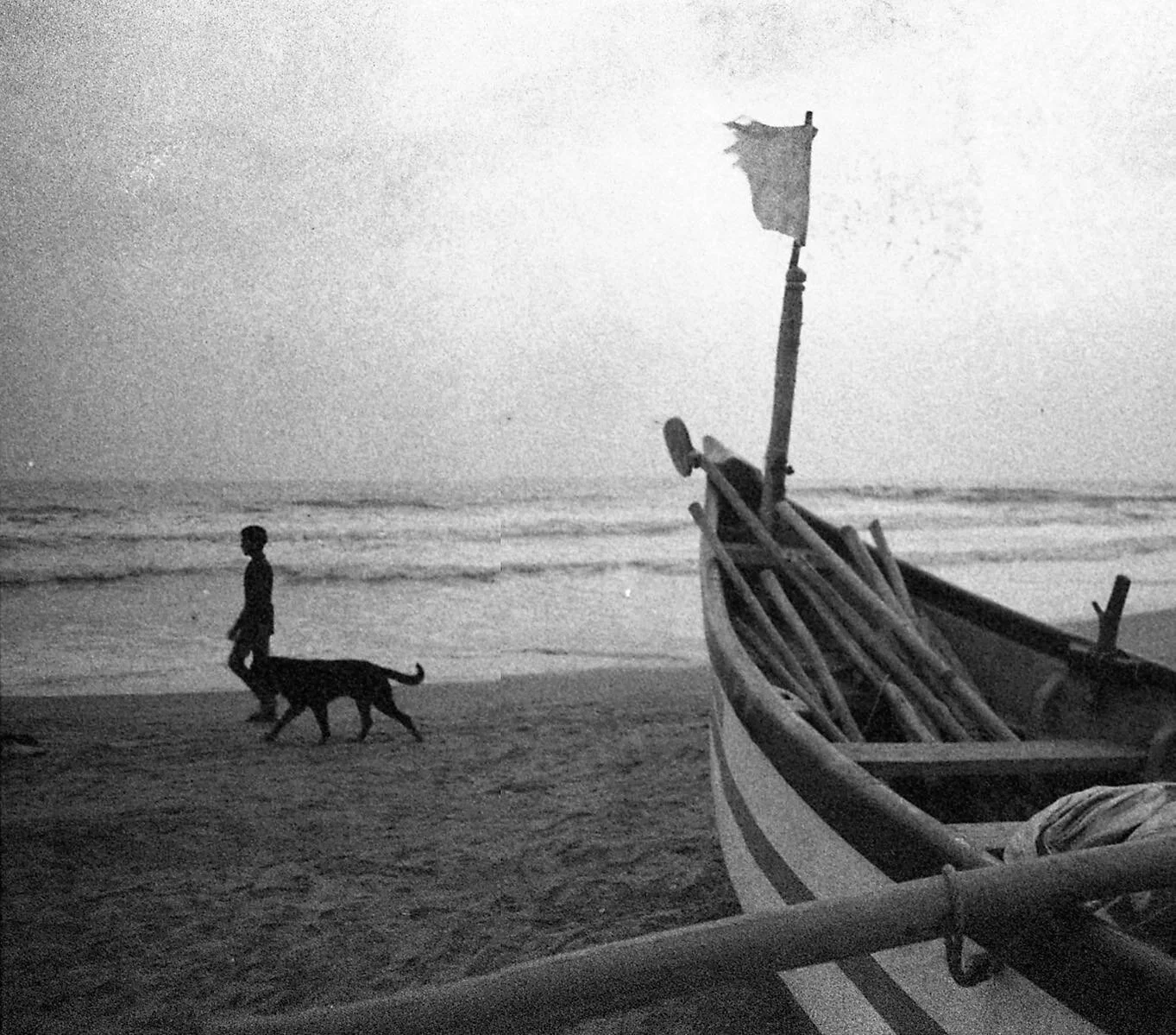 Another 10 months before I see this ridiculous place again.
.
.
.
Shot on a expired @ilfordphoto 35mm,
.
.
.
.
.
.
.
.
#bw_shotz #bw_captures #bw_curators #bw_mood #bw_india #bw_ #bw_society #bw_beautiful_landscapes #moodyshots #moodyfilm #bwlovers #