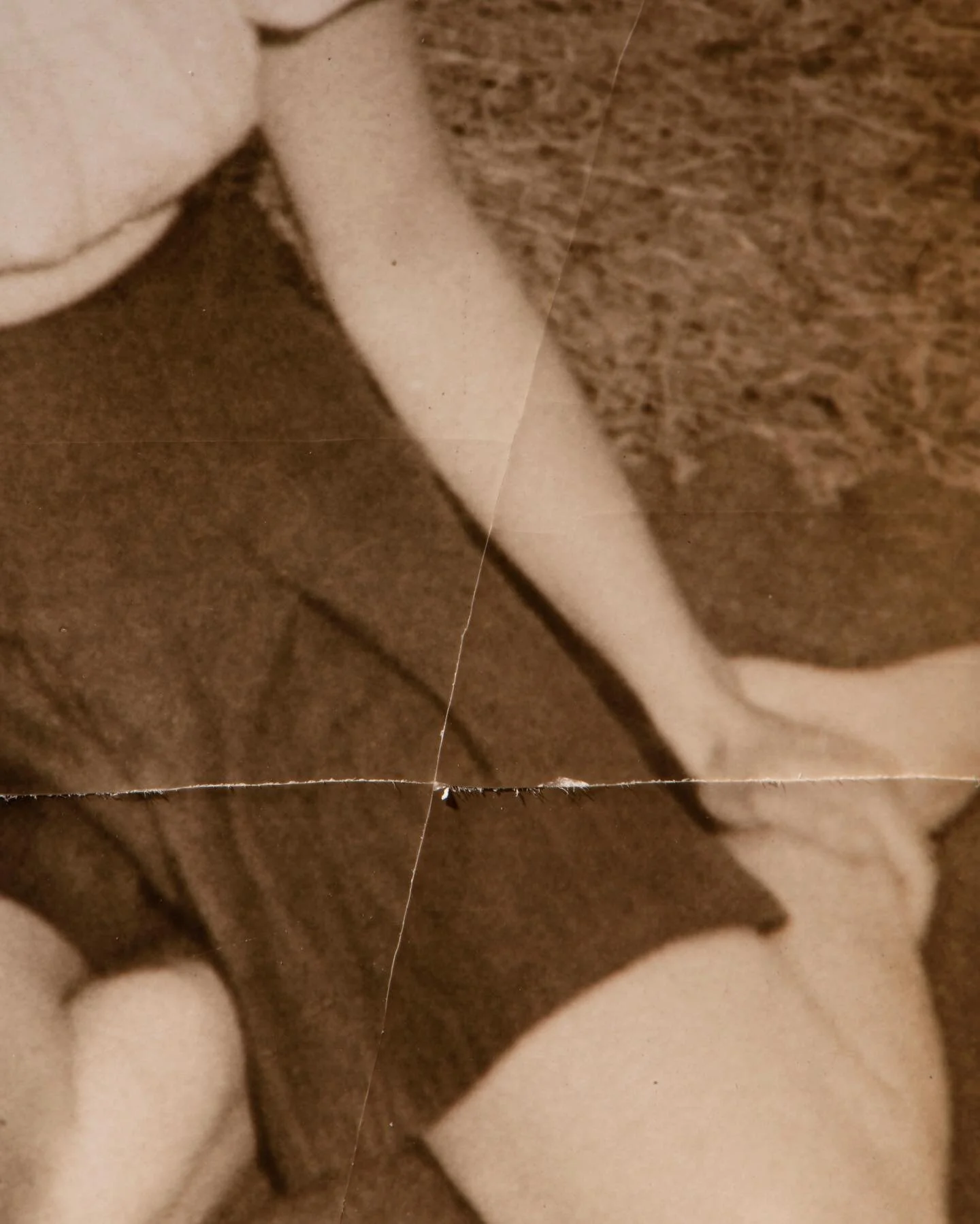 Anonymous girl in uniform.
.
.
.
.
.
.
.
#rephotography #vintagegirl #vintagegirls #vintagegirlsdress #vintagegirldress #fineartphoto #fineartphotography #fineartphotos #thesisproject #vintagephotos #vintagephoto #vintagephotograph #vintagephotograph