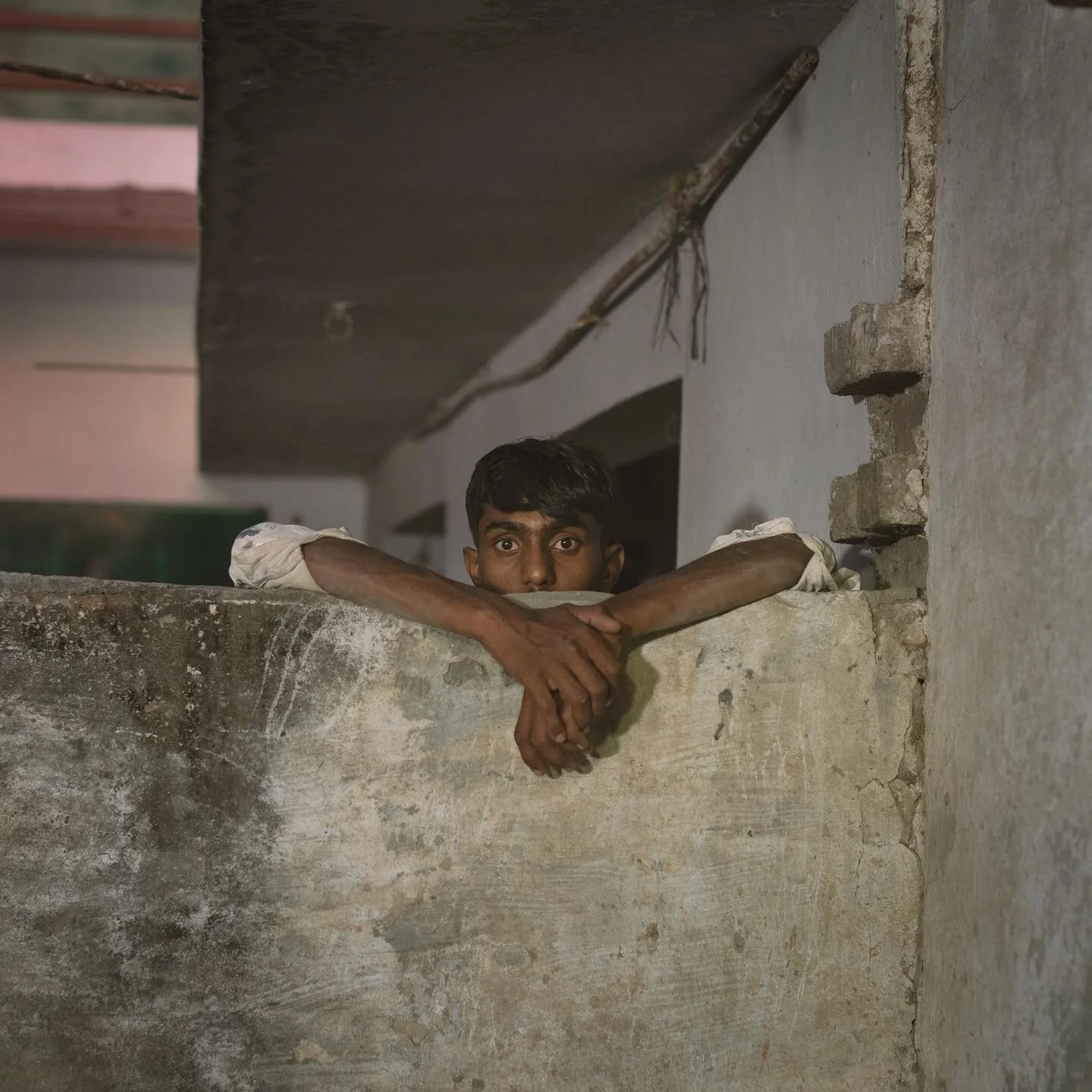 Another spectator.
.
.
.
.
.
.
#streetphotography #candida #candidshots #candidshot📷 #candidportraits #lenscultureportrait #indiastreetcollective #photoindia #photographersofindia #docu #streetportraits #streetportraitphotography #streetvisions #str