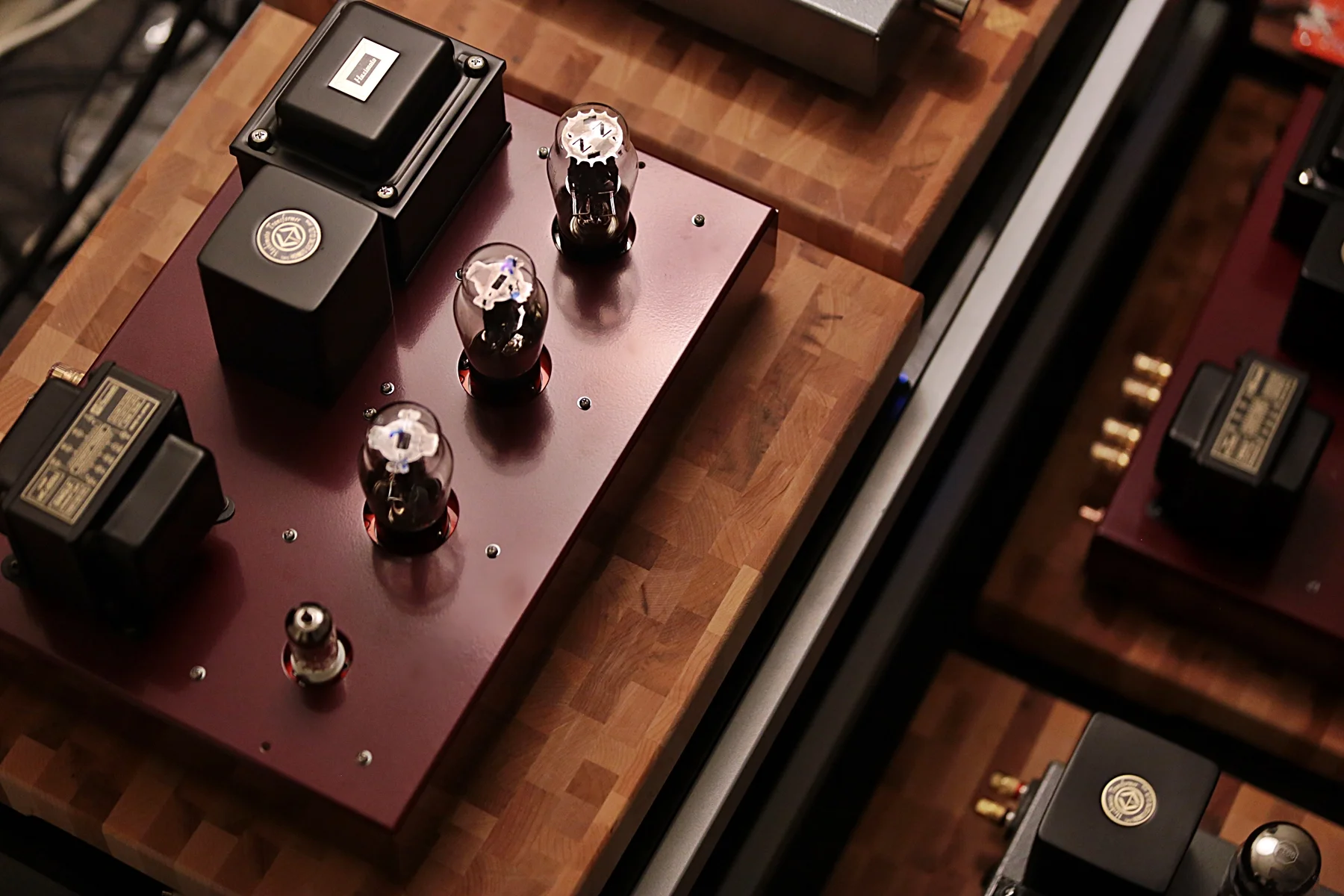 Model shown : Low Gain Edition (2V Input Sensitivity) with full suit of Hashimoto (Sansui) Transformers, with max of 4.5W. This is the most liquid / silky / high end sound you can hear! MSRP $8,999 USD / Pair . 2-3 Months Lead Time , Your choice of our 9 Factory Colours. The 45-triode sound signature is even more pronounce, liquid, and silky. Going parallel makes everything more consistent, and easier to get to the best triode sounding point. It will not sounded over-power although the power is doubled, but it adds alot more control / improved clarity of sound-stage, more weight, and even more extended highs and more pronounced bass. This is recommended for bigger / ultra high efficient applications such as Avantgarde Horns, TAD, Arteluthe Horns, Horns by Autotech, JBL, Altecs, Fostex, Lowthers...etc. We tuned this model with this specific Hashimoto output transformer and Mundorf Silver in Oil Caps for the most silky / liquid, detail, and natural treble and exceptional quality bass, while maintaining its realistic reproduction ability closest to the real music / recording.