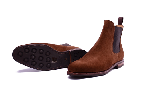 It's a classy suede boot and a chelsea boot all in one | from: meermin.es