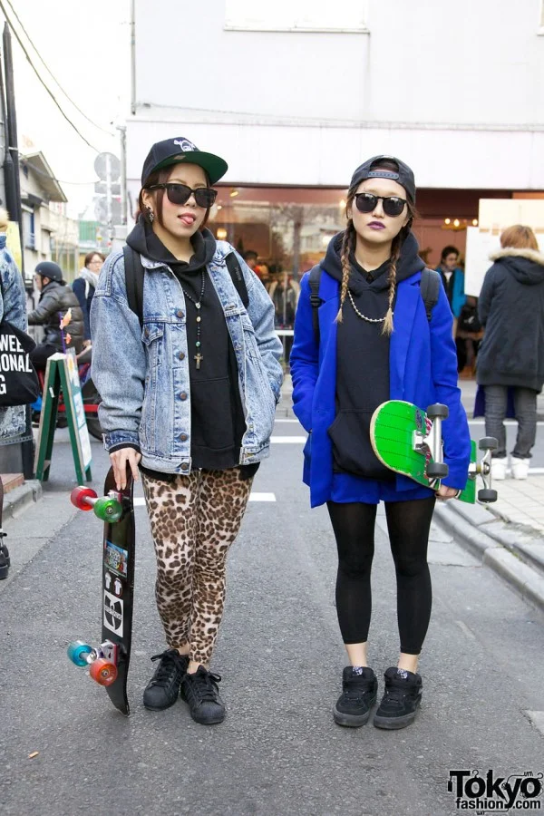 From: http://tokyofashion.com/harajuku-skateboard-girls-in-adidas-superstar-2-vans-sneakers/