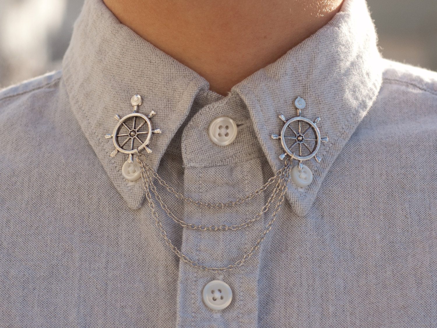 Silver wheel collar clip chain : These are a new trend of which I am so fond. This etsy store has amazing unique designs!