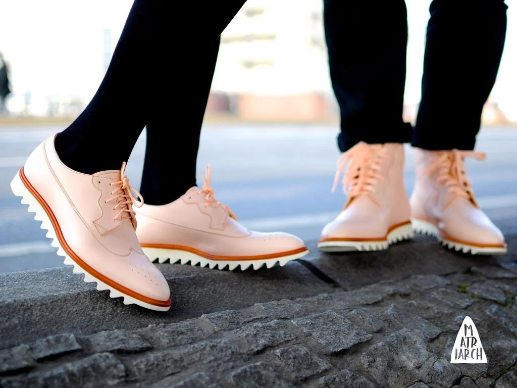 Vegetable Tanned Brogue with Vibram sole in size 44 (EU) and Vegetable Tanned Brogue with leather sole in size 36 (EU). Photo credit www.thunderkhat.de