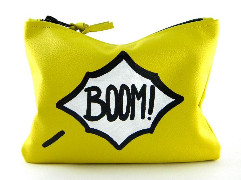 COMIC MINI STATEMENT CLUTCH