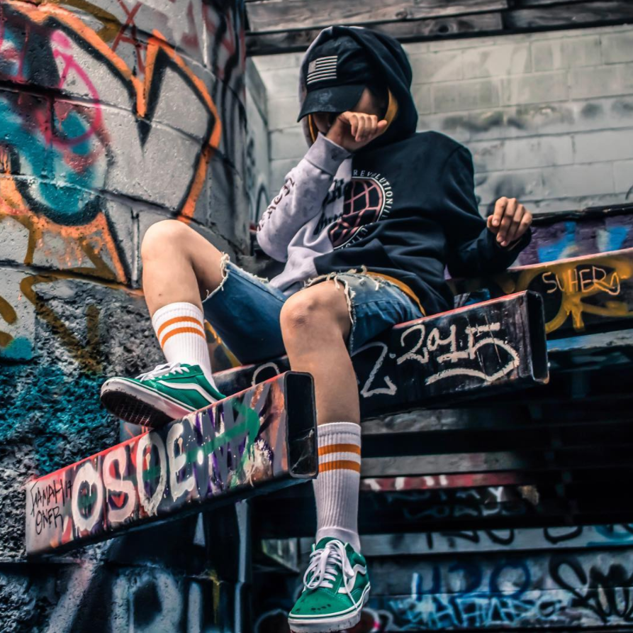 ⅇℒ_Äℽ✈: "✨Soul searching in my sneakers🔎👤... ⠀⠀⠀⠀➫ @aromancejunkie 💞➫Venturer🗺 ⠀⠀⠀⠀⠀⠀⠀➫Fashion passion👟🎩⠀⠀⠀⠀⠀⠀⠀➫yeshomo 🌈 twitter.com/el_ay "