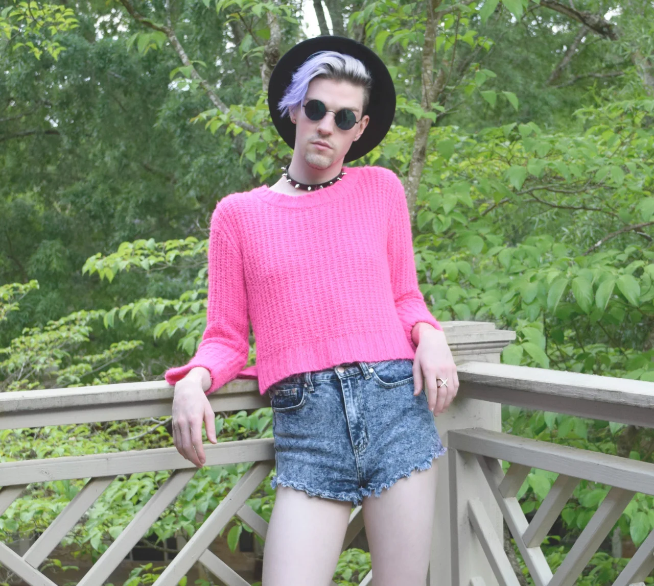 Elliott Alexzander: "Non-binary Model | Entrepreneur 🎨🎸📷🍄⛅🎤🎧🍕🍶🍌💯"