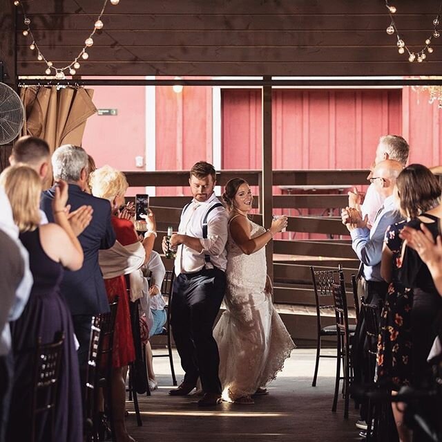 Happy One Year Anniversary Kyle and Madison! Remembering your special day today! 
#bastphotographymn #happyanniversary #happyoneyearanniversary #hopeglenfarmandtreehouse #weddingphotographer #mnphotographer #minnesotaphotographer #twincitiesbasedphot
