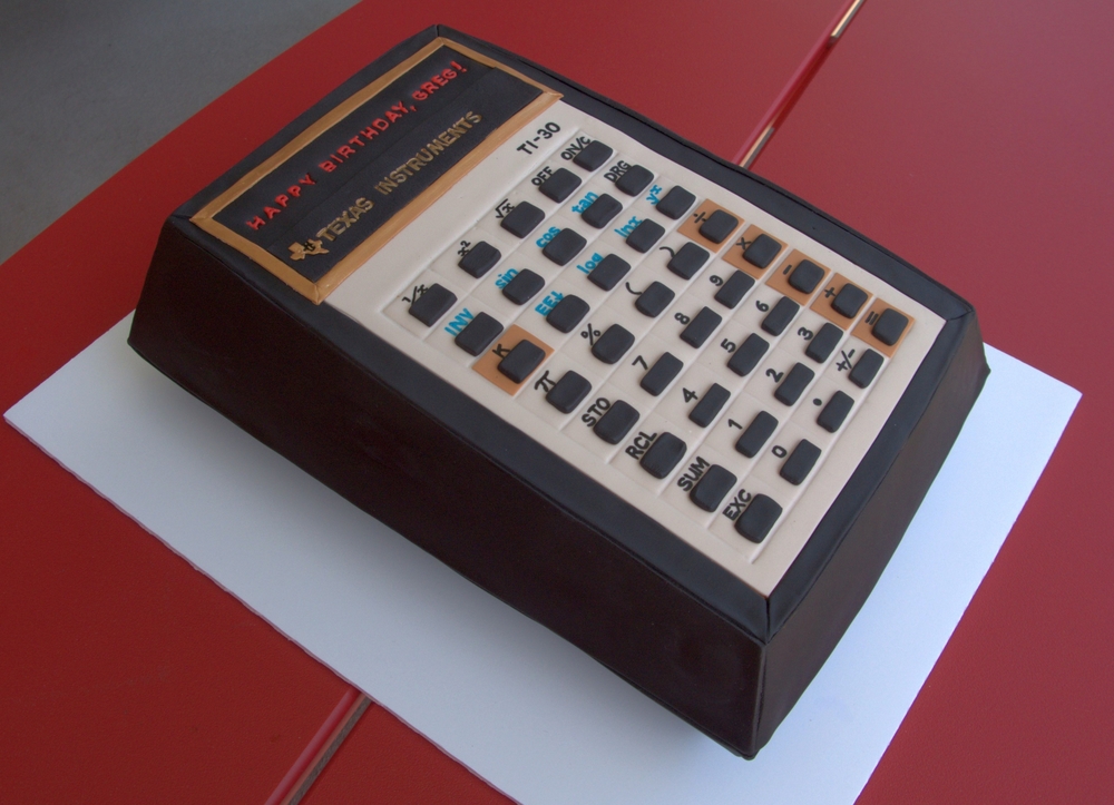 Texas Instruments vintage TI-30 calculator cake. Image © Stephan Schier
